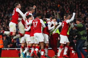  尼姆主场球迷助威声浪，激励球队逆转取胜