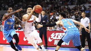  亚特兰大边锋突破犀利，真蓝黑翼锋单骑闯关得分  