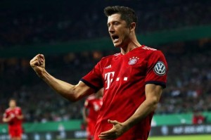  莱万多夫斯基蝉联德甲金靴三度获奖  