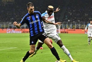  斯帕莱蒂变阵收奇效，那不勒斯四球横扫亚特兰大  