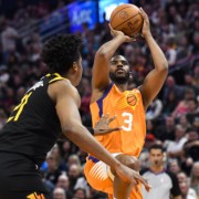  保罗16助攻太阳轻取爵士  