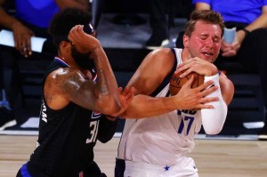  东契奇绝杀助独行侠险胜雷霆  