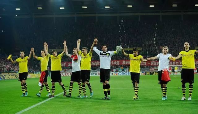  多特蒙德青年军崛起冲击欧冠席位受瞩目  