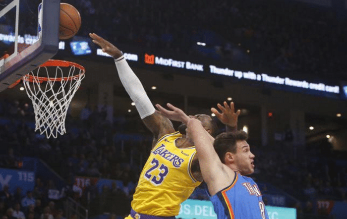  詹姆斯准绝杀助湖人险胜雷霆  