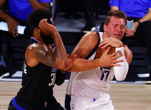  东契奇绝杀助独行侠险胜雷霆  